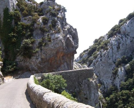 saint-Paul-de-Fenouillet-gorges-galamus3